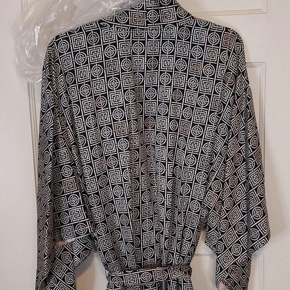 Natori Infinity Robe - Picture 14 of 16